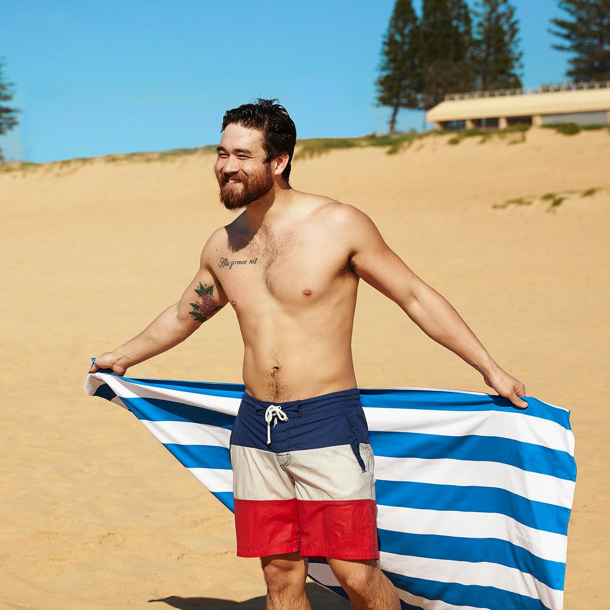 Dock & Bay towel used for picnic showing sand-free surface and hassle-free cleaning benefit