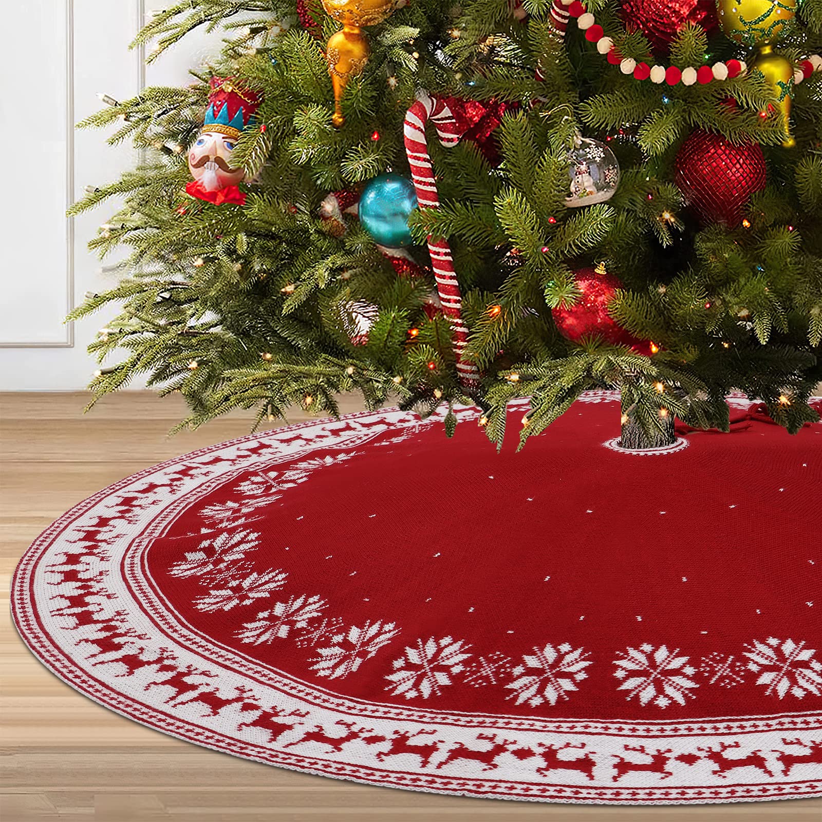 Dremisland close-up showing knit texture and reindeer motif for charm