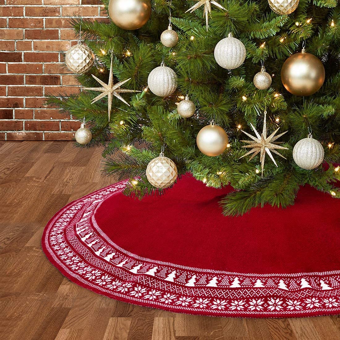 Dremisland front view of red tree skirt showing full coverage and neat finish