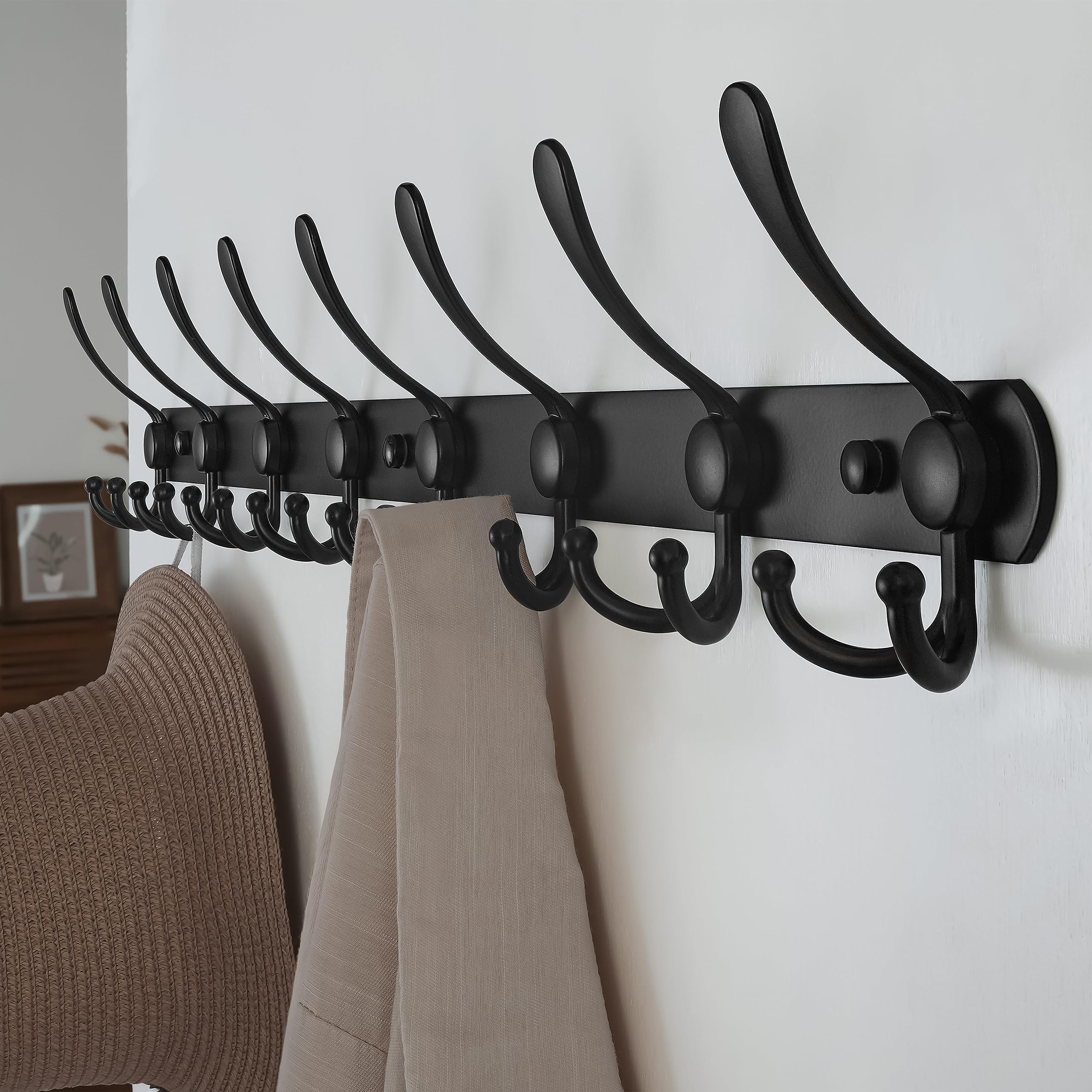 Dseap close-up of triple hooks showing sturdy construction and organized hanging benefit