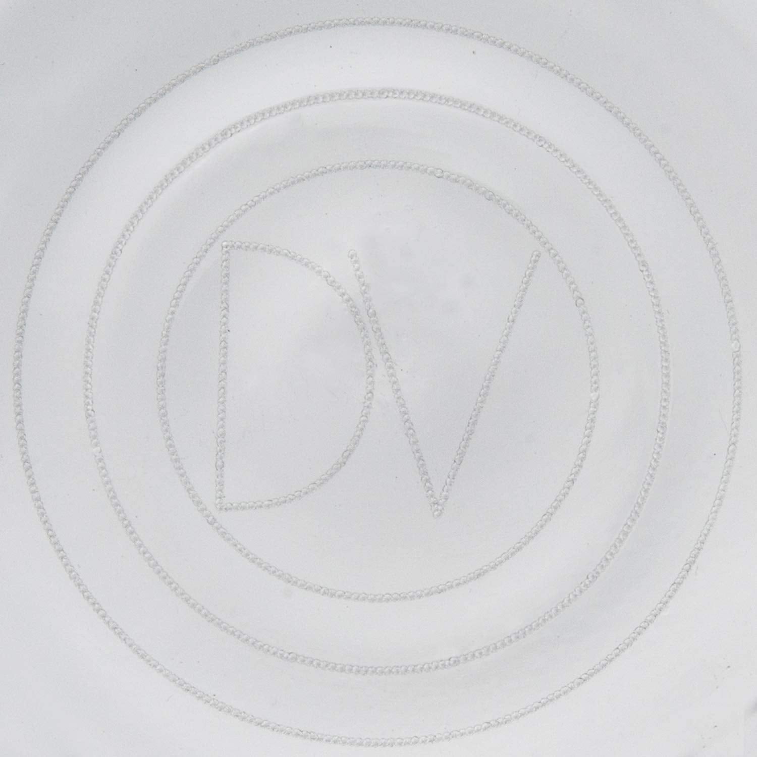 DU VINO tabletop scene with beer foam head showcasing sustained froth and presentation