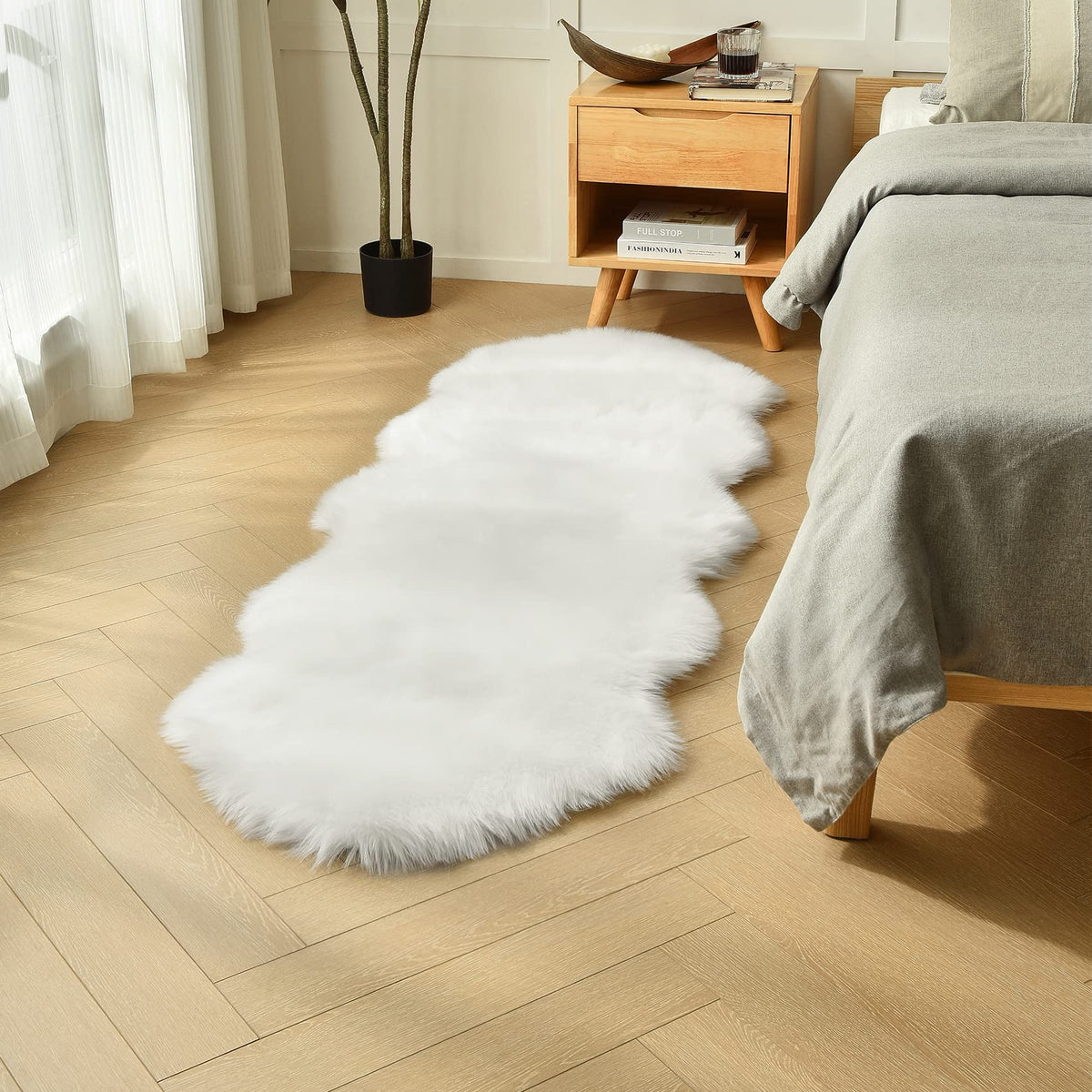 duduta front view of white runner showing full shape and style benefit