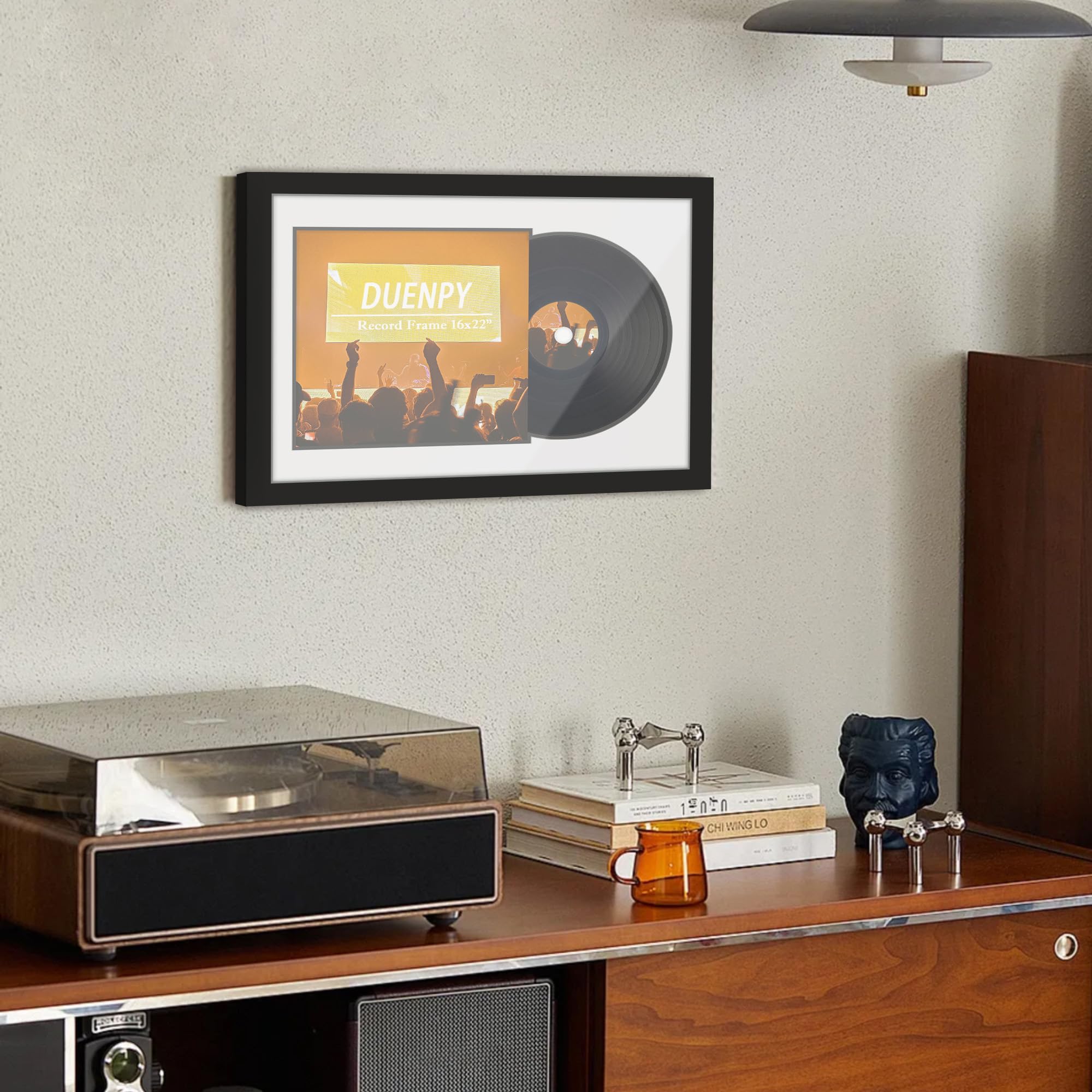 DUENPY beveled cardboard pads detail securing album and record for a neat presentation