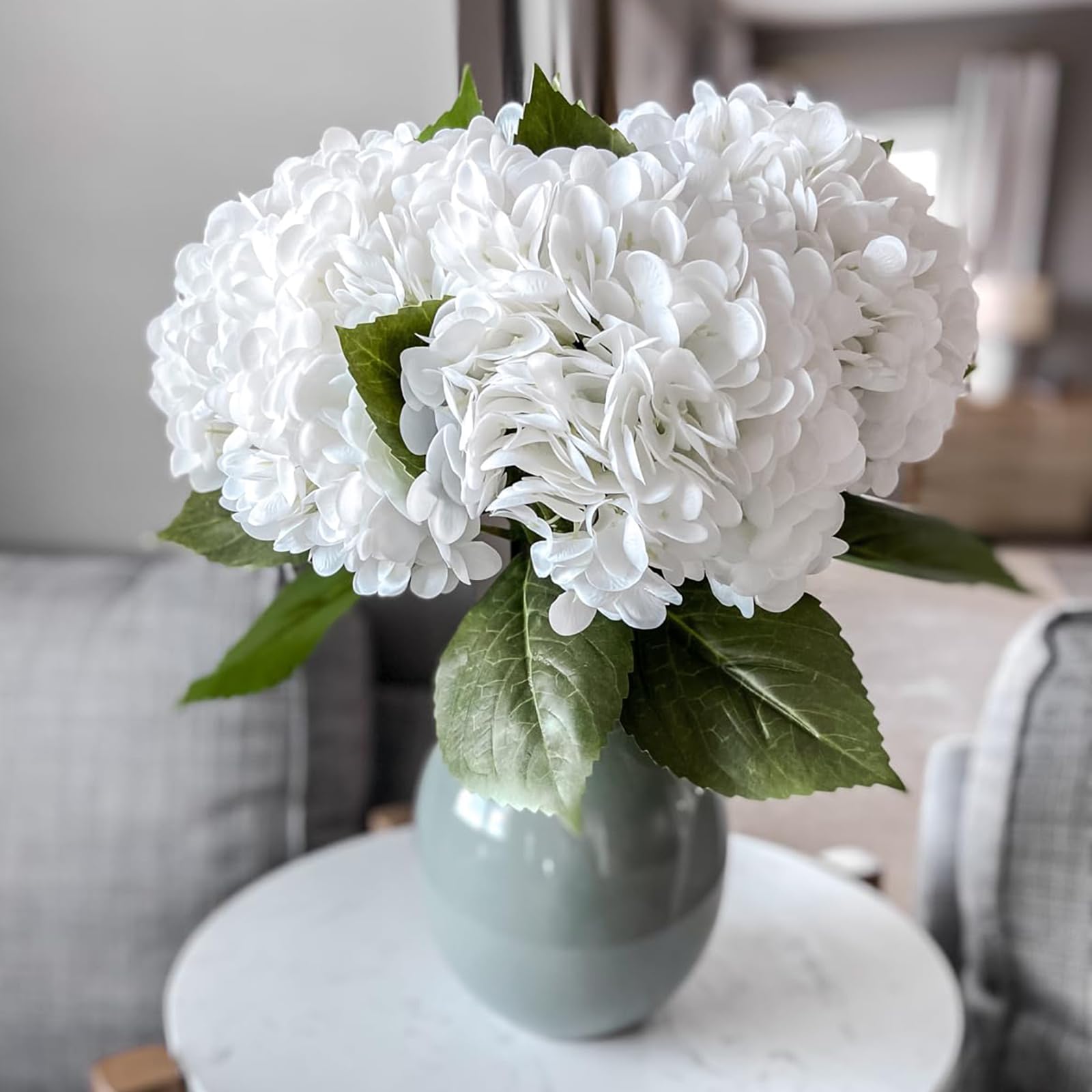 DUYONE arranged in glass vase demonstrating effortless styling benefit