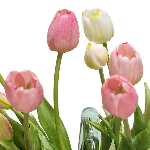 DUYONE hands bending stems to customize arrangement with ease benefit