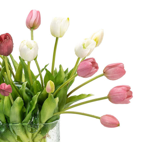 DUYONE tulips used as a wedding centerpiece showing durable, photo-ready benefit