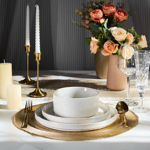 E-far dinner plate next to utensils showing real size