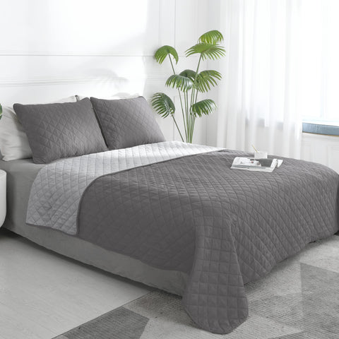 Easy-Going front view of quilt showing full twin spread and neat geometric pattern benefits style