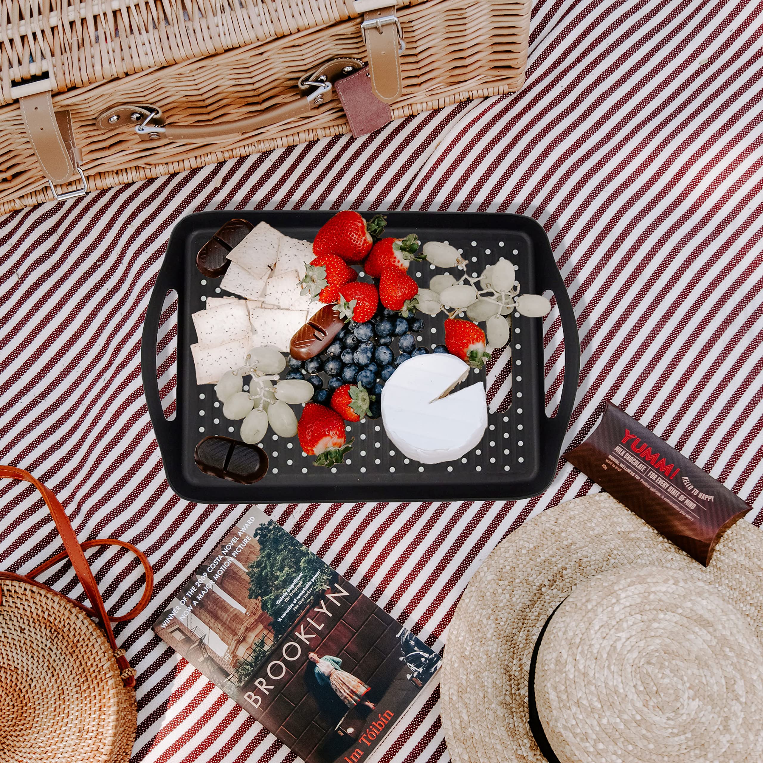 ECOIOU tray beside mugs to show size and carrying capacity
