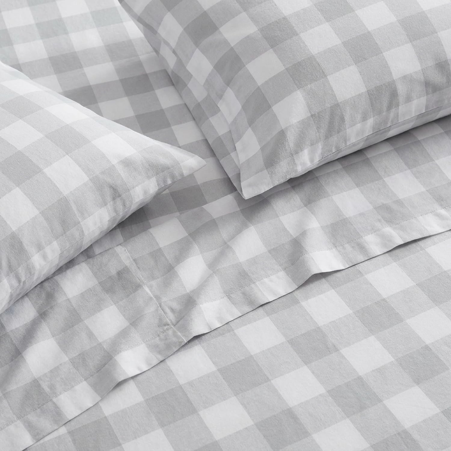 Eddie Bauer fitted sheet elastic corner demonstrates secure fit and deep pocket benefit