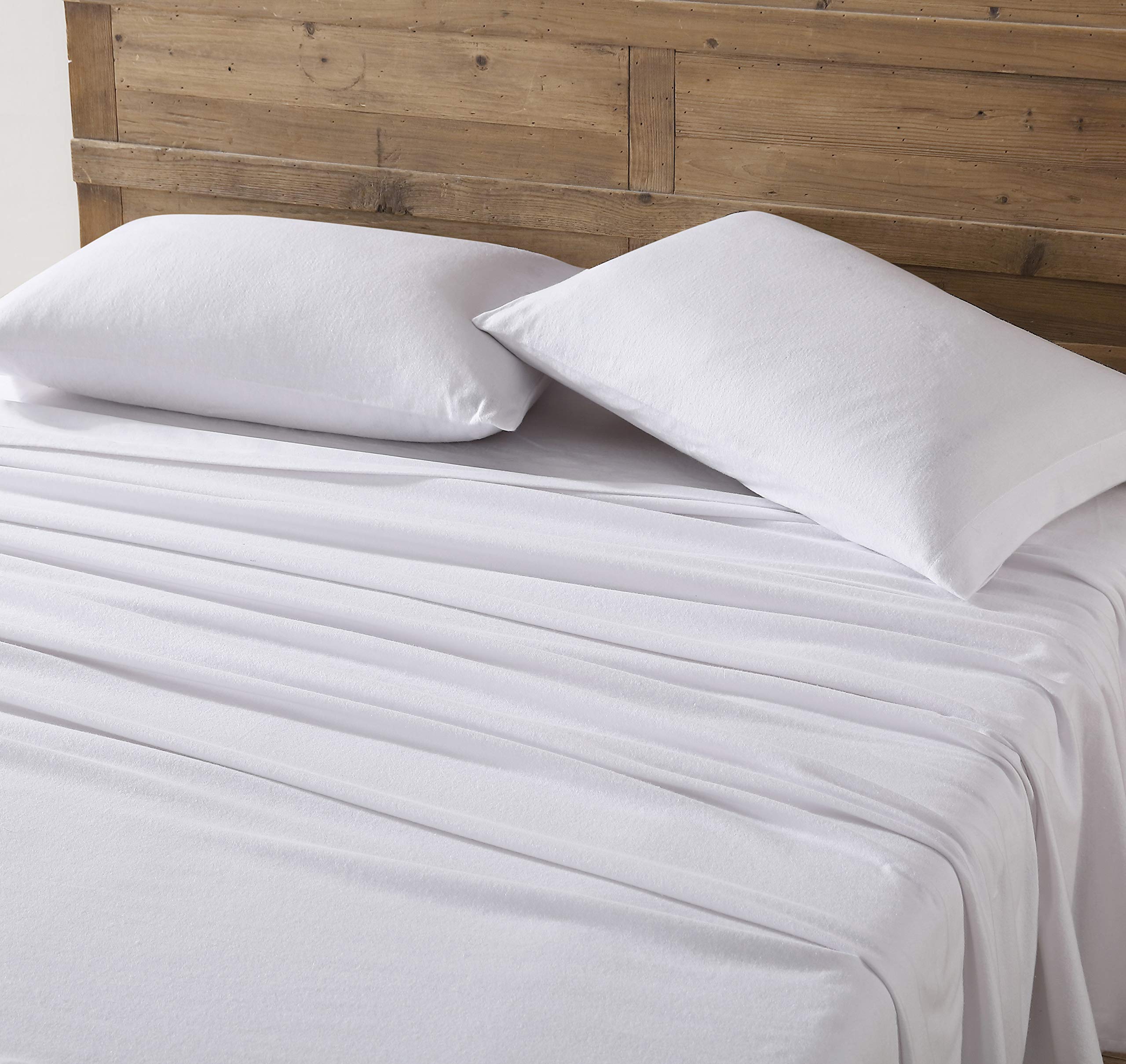 Eddie Bauer fitted sheet elastic detail ensuring secure mattress fit