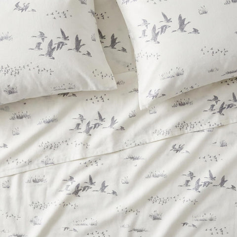 Eddie Bauer fitted sheet elastic detail ensuring secure fit benefit