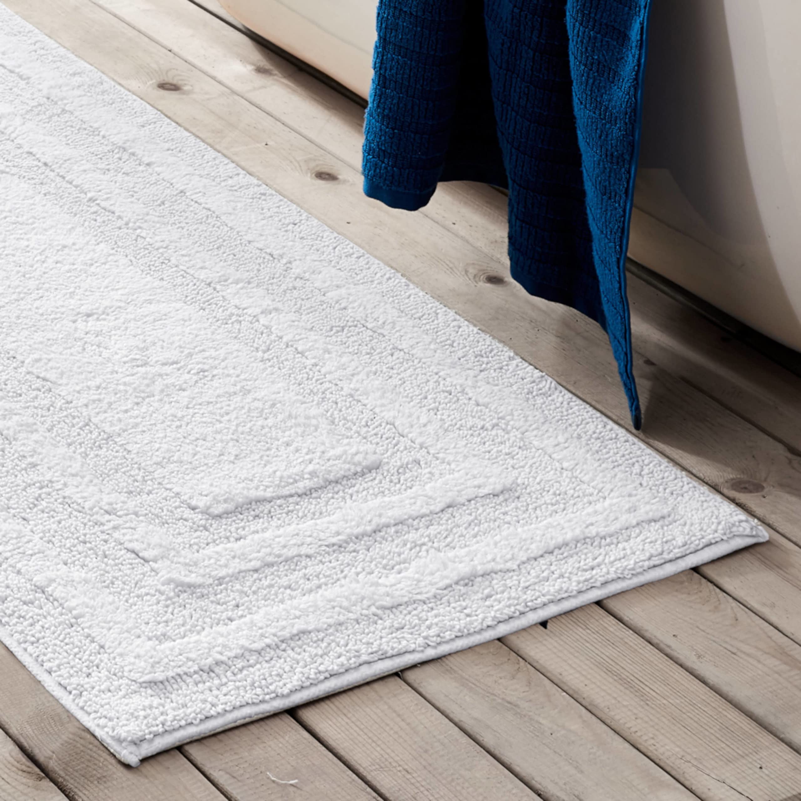 Eddie Bauer backing detail showing non-skid underside for secure bathroom placement