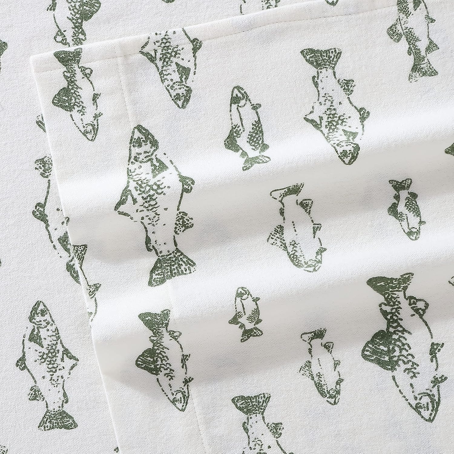 Eddie Bauer flat layout with measurements illustrating queen sheet dimensions and clarity