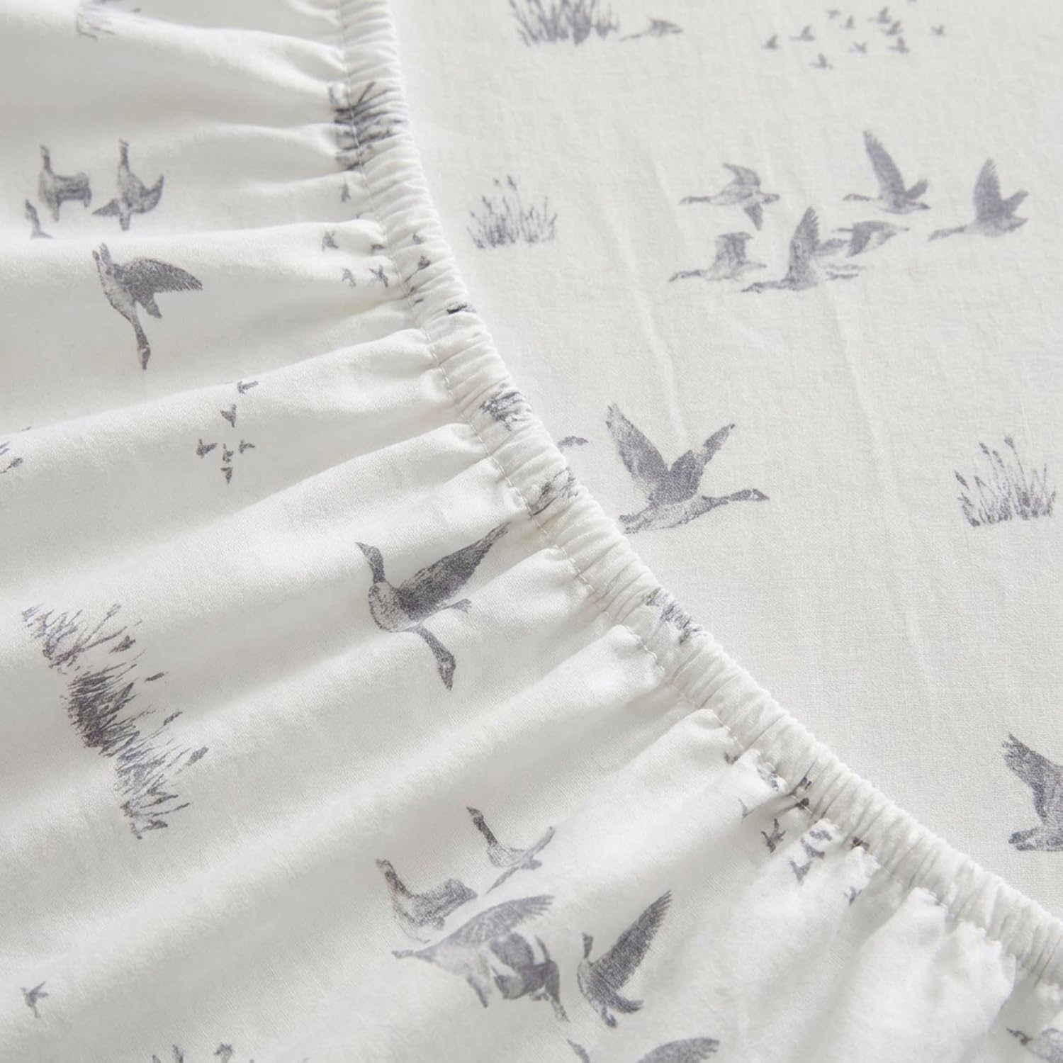 Eddie Bauer sheet set on queen mattress illustrating proper fit