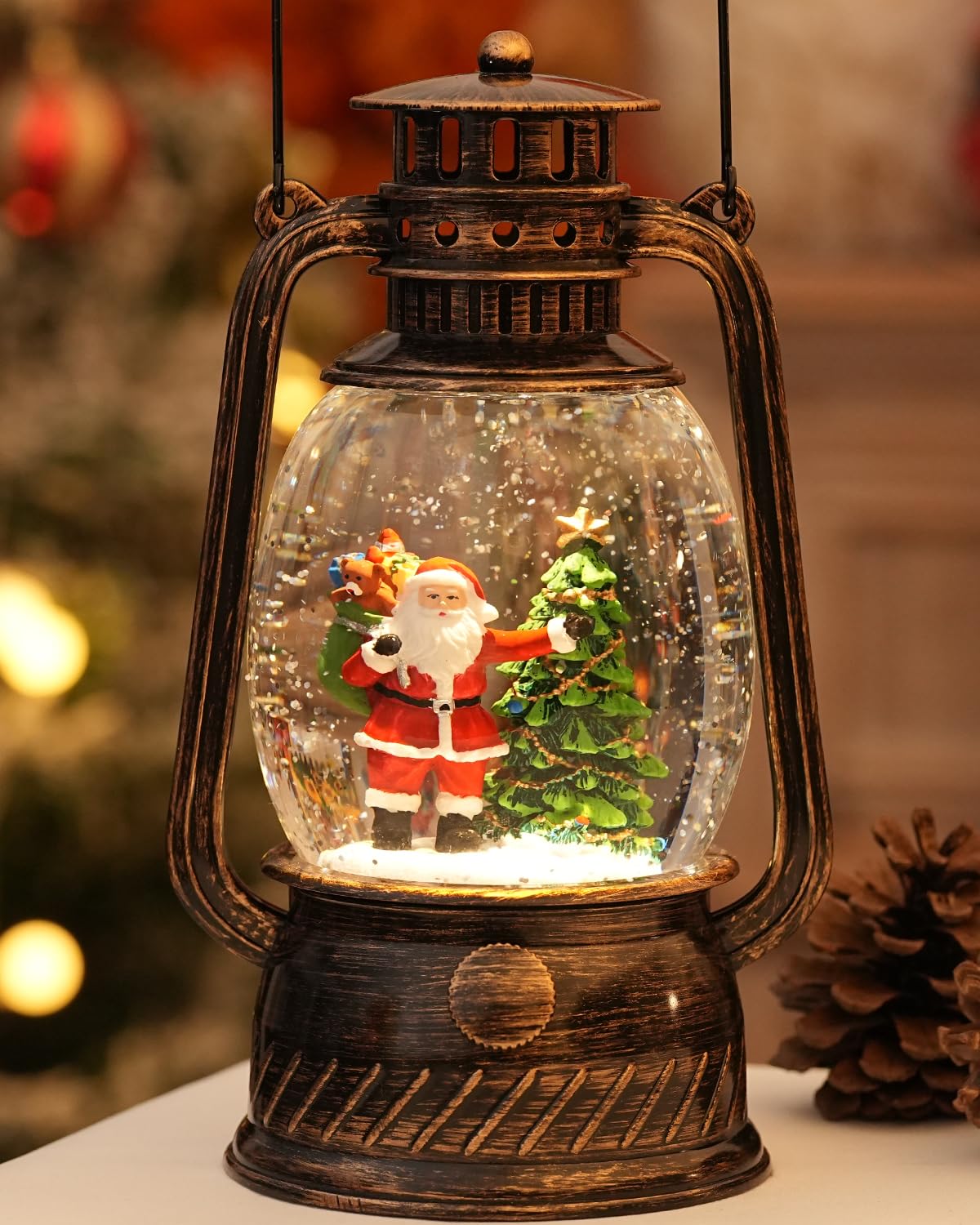 EDDORUNNING front lantern view showing Santa scene and festive glow, great focal point