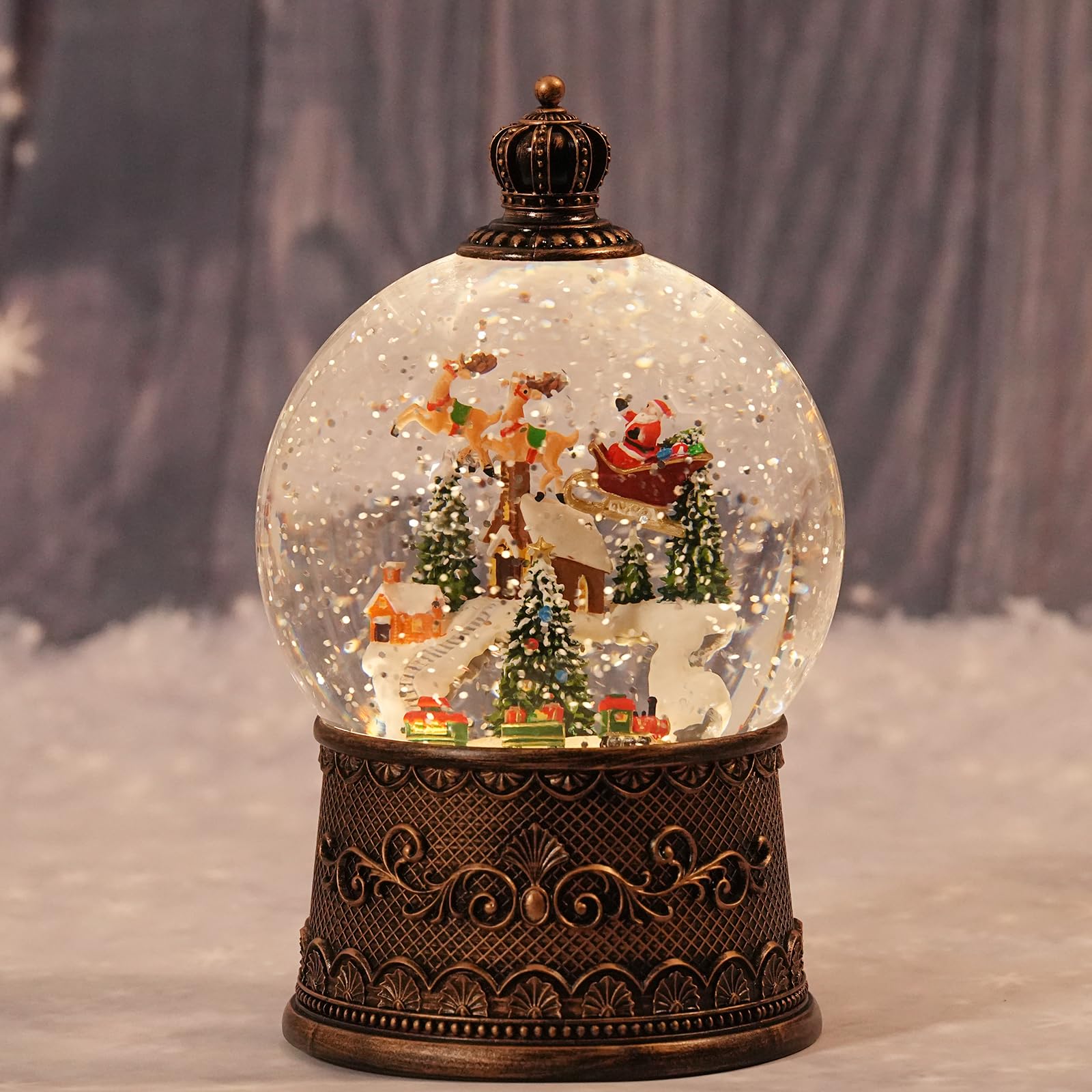 EDDORUNNING snow globe with USB cable demonstrating easy plug-in power benefit