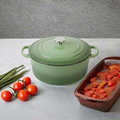 EDGING CASTING Dutch oven with freshly baked bread showing even browning and oven performance