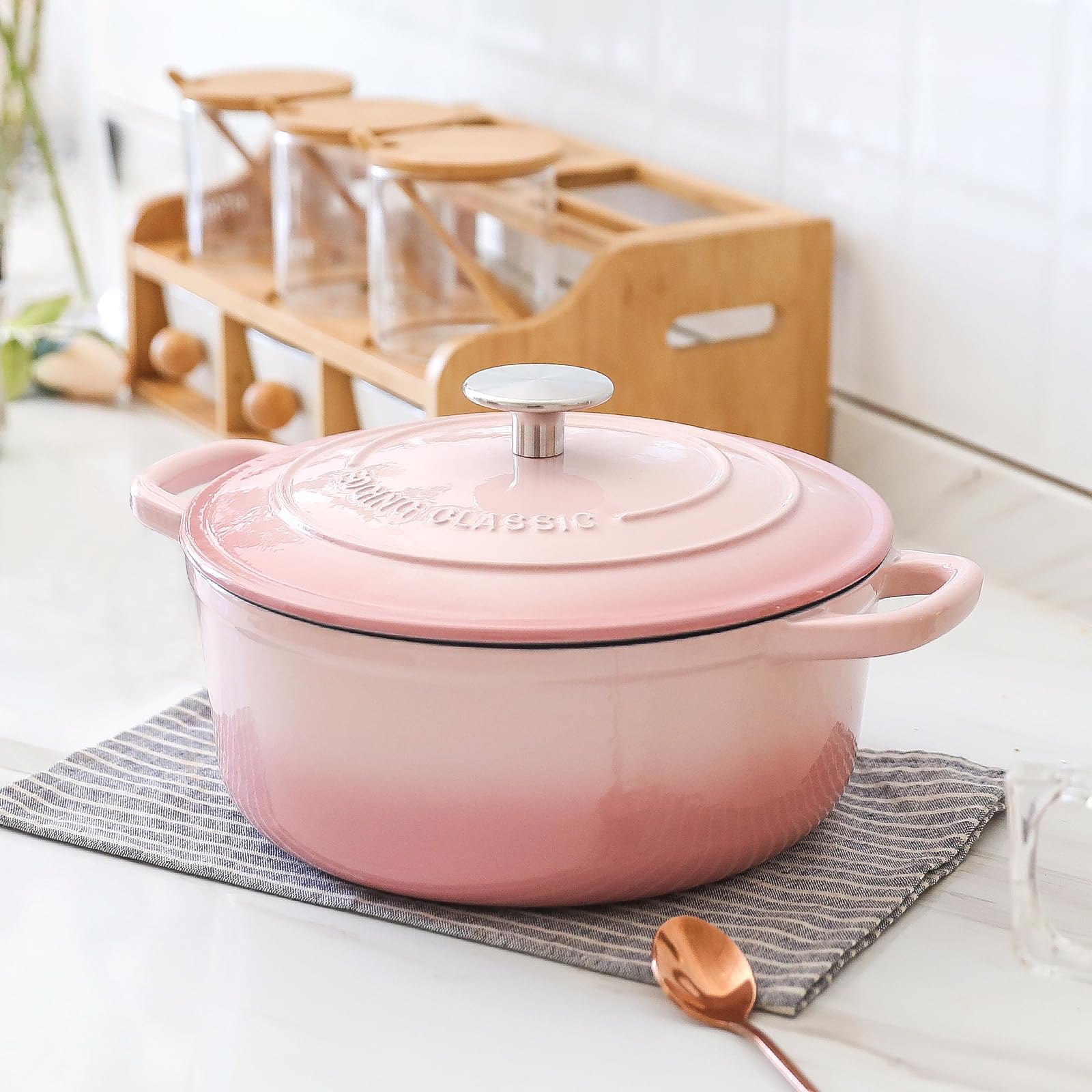 EDGING CASTING size comparison with utensils showing large 7-quart capacity