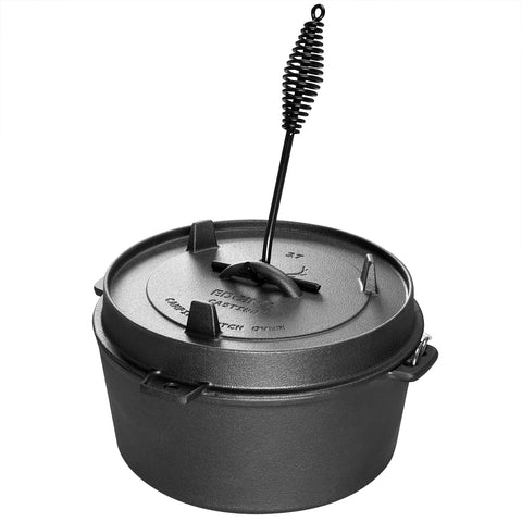 EDGING CASTING hearty stew inside pot, feeds family meals and slow-cooking benefit