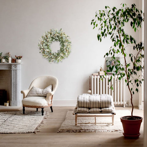 egolot ivory flowers detail highlighting subtle color and elegant contrast