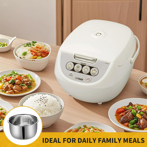 Eiszhjk inner pot with cooked rice and stew showing versatility and ready-to-serve appeal