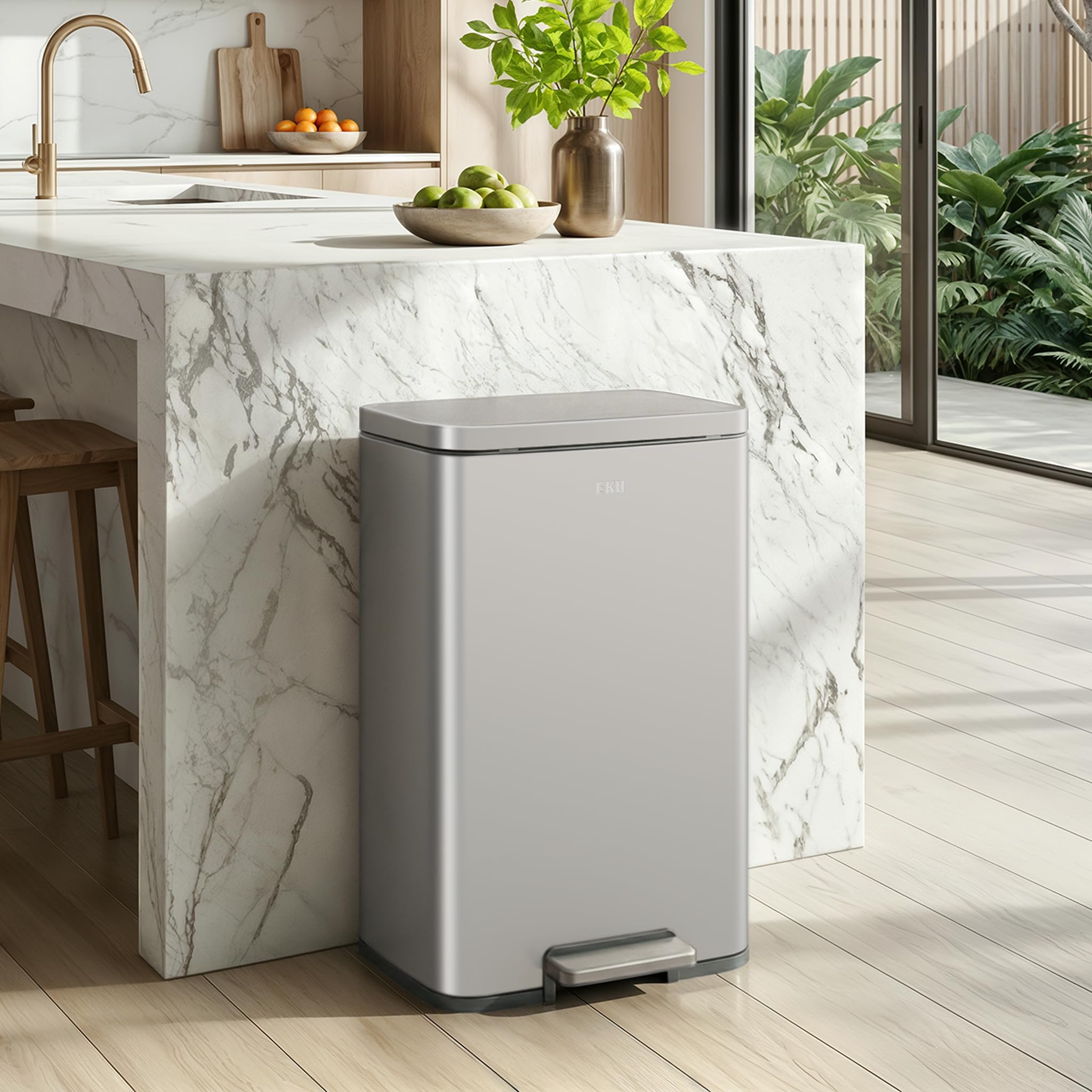 EKO Madison removable inner bucket with handles for quick, clean emptying and rinsing