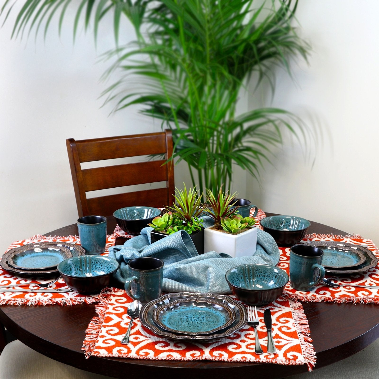 Elama Mystic Waves size comparison with utensils showing scale and portion-friendly sizing