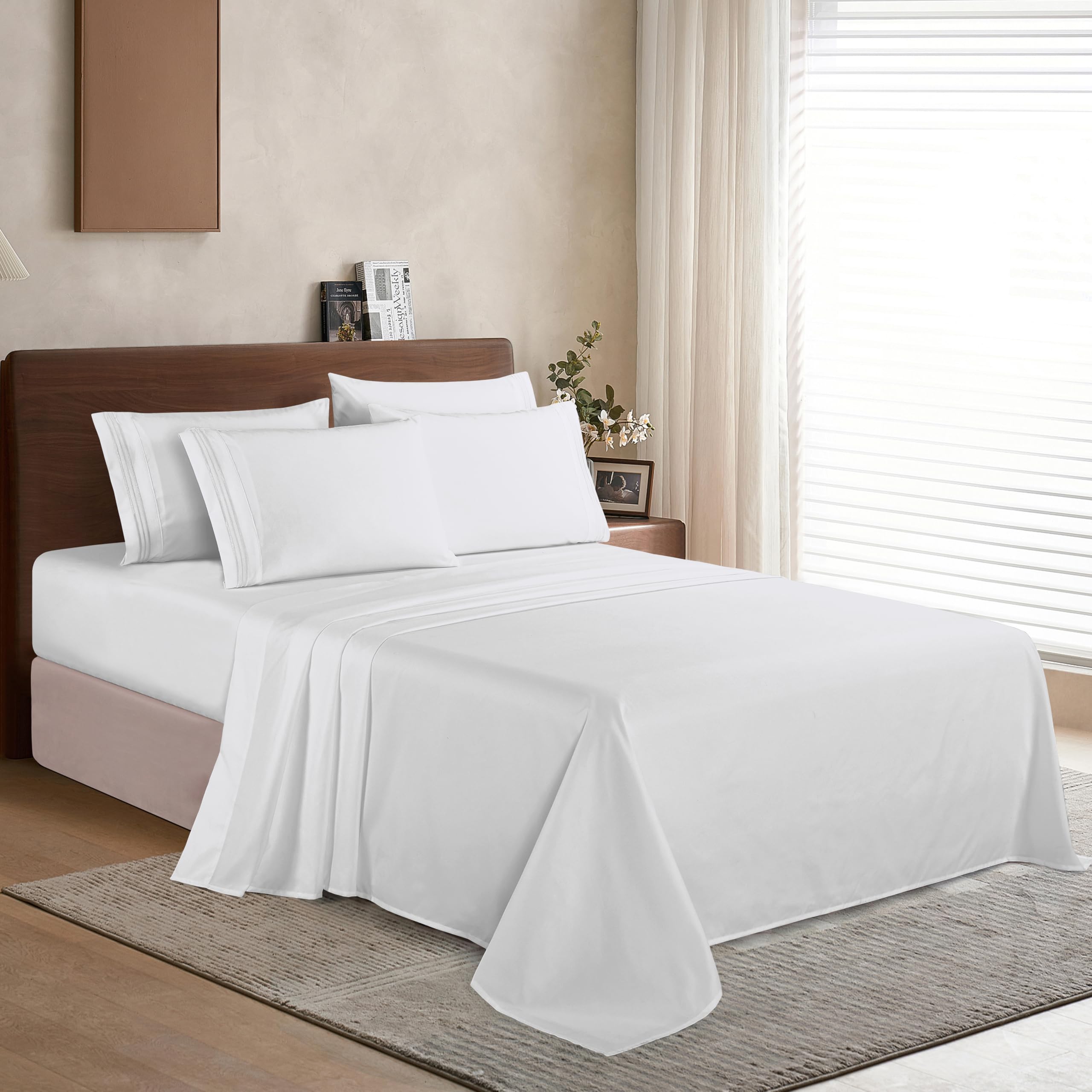Elegant Comfort deep-pocket fitted sheet detail showing secure elastic fit