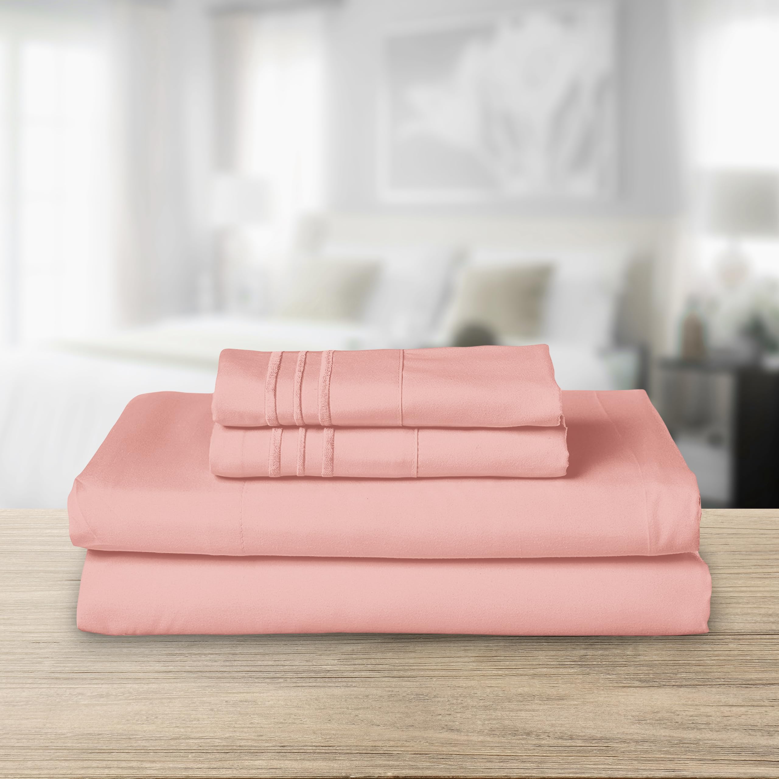Elegant Comfort fitted sheet corner showing deep-pocket fit and secure elastic hold