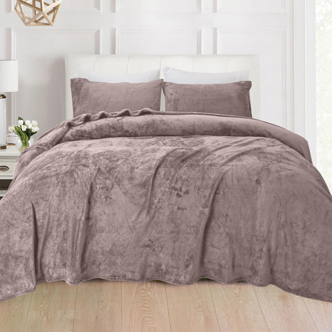Elegant Comfort close-up of fitted sheet deep pocket and elastic, ensuring secure fit