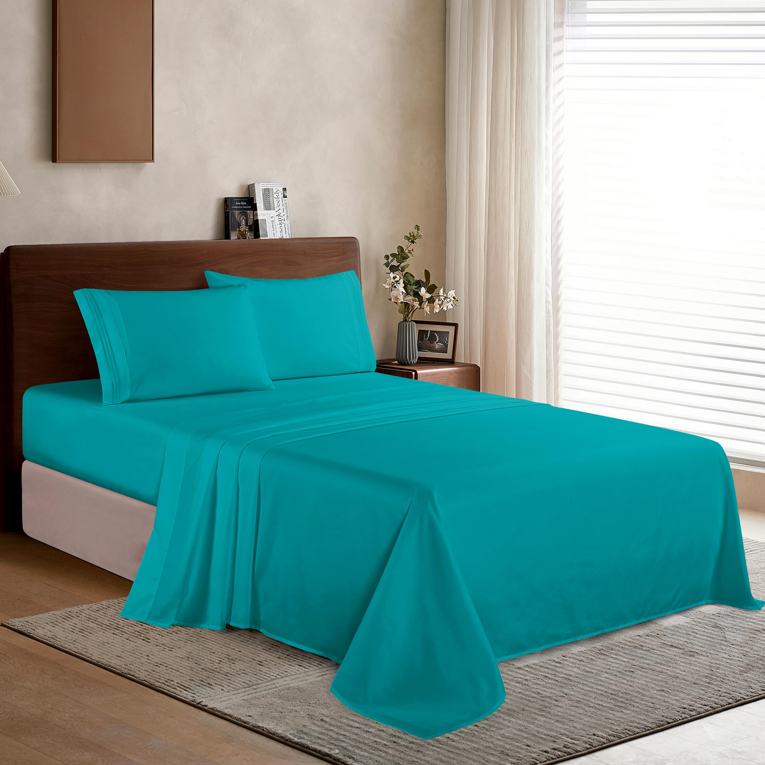 Elegant Comfort fitted sheet deep-pocket close-up showing secure fit benefit