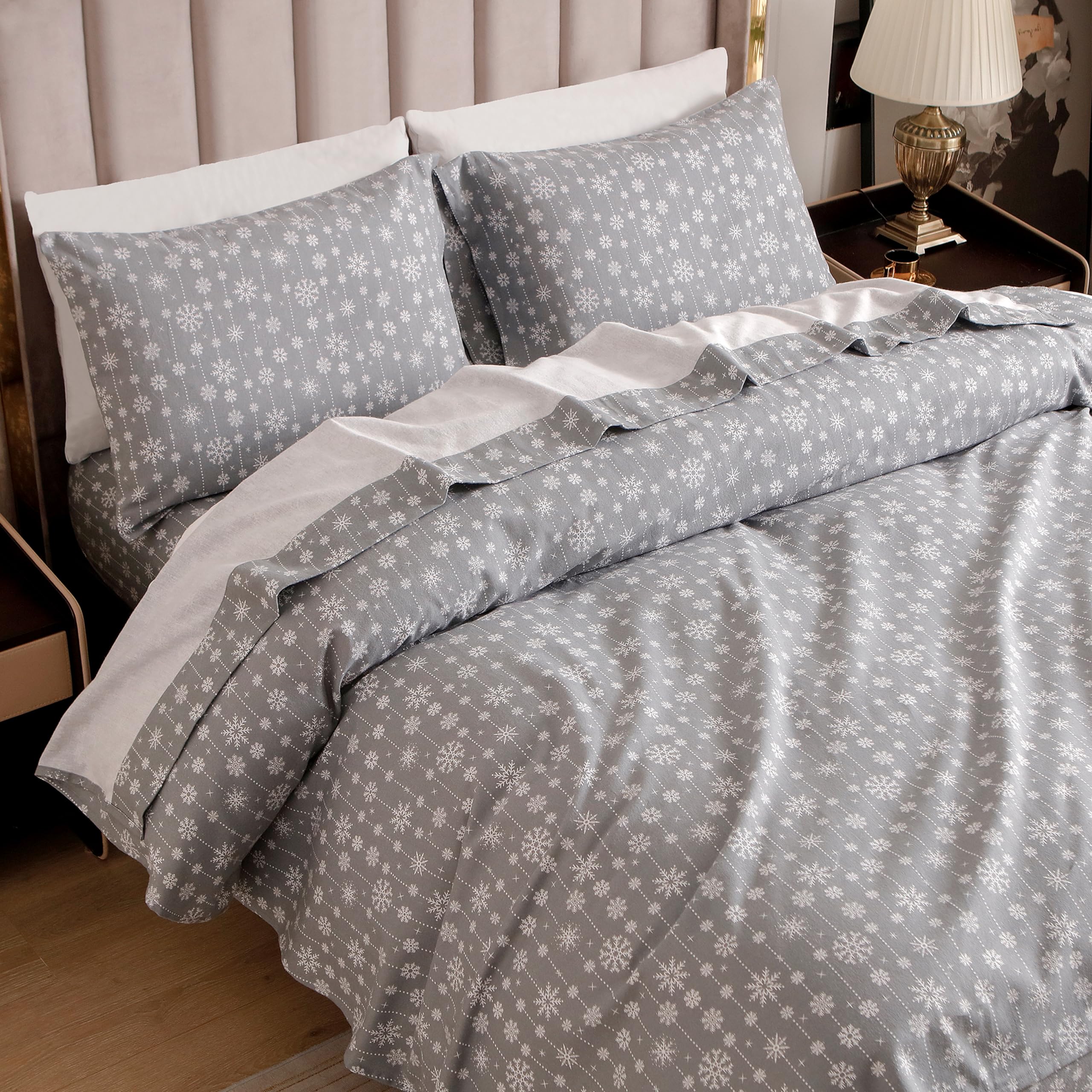 Elegant Comfort fitted sheet corner with elastic demonstrating secure mattress fit