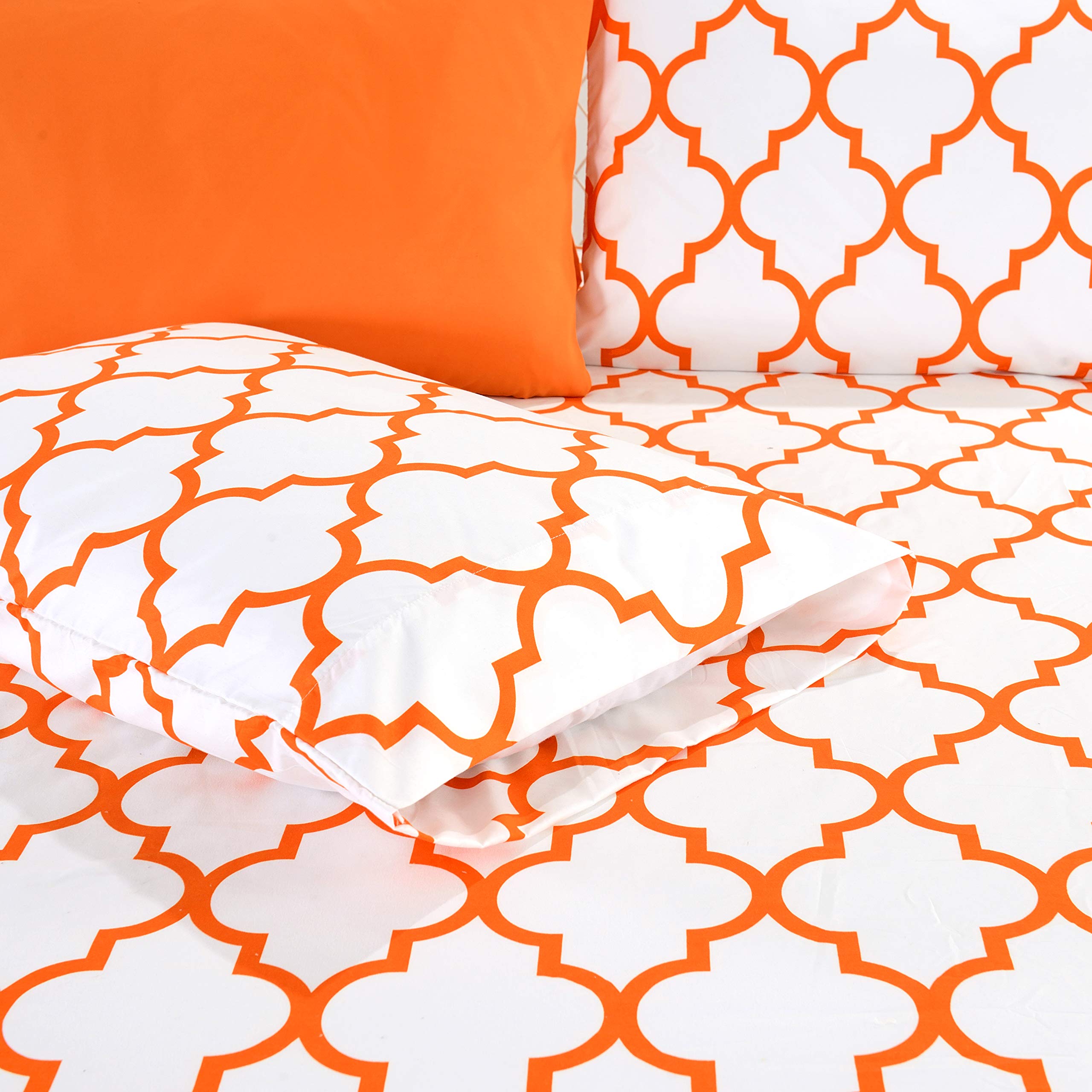 Elegant Comfort fitted sheet elastic corner demonstrating secure fit for deep mattresses