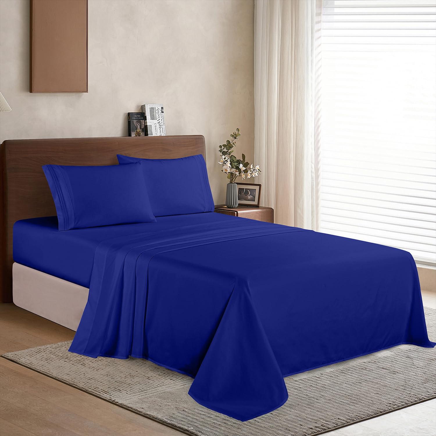 Elegant Comfort close-up of fitted sheet elastic showing secure deep-pocket fit benefit