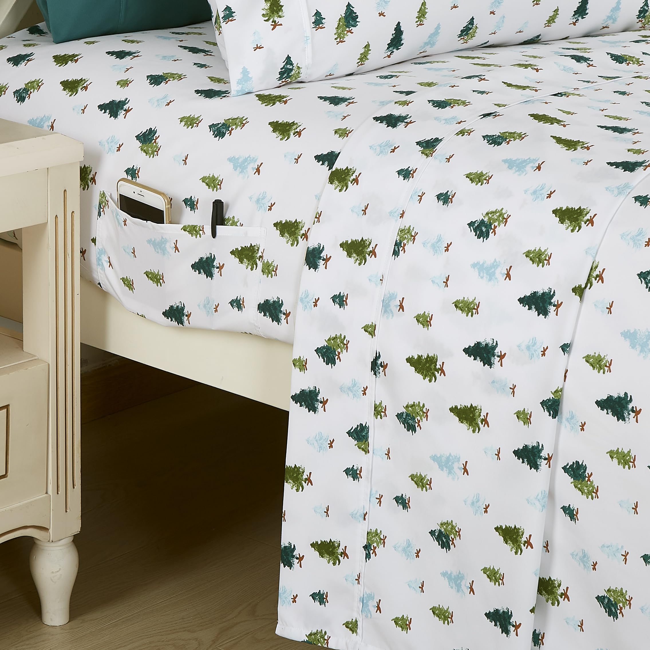 Elegant Comfort fitted sheet elastic edge showing secure deep-pocket fit