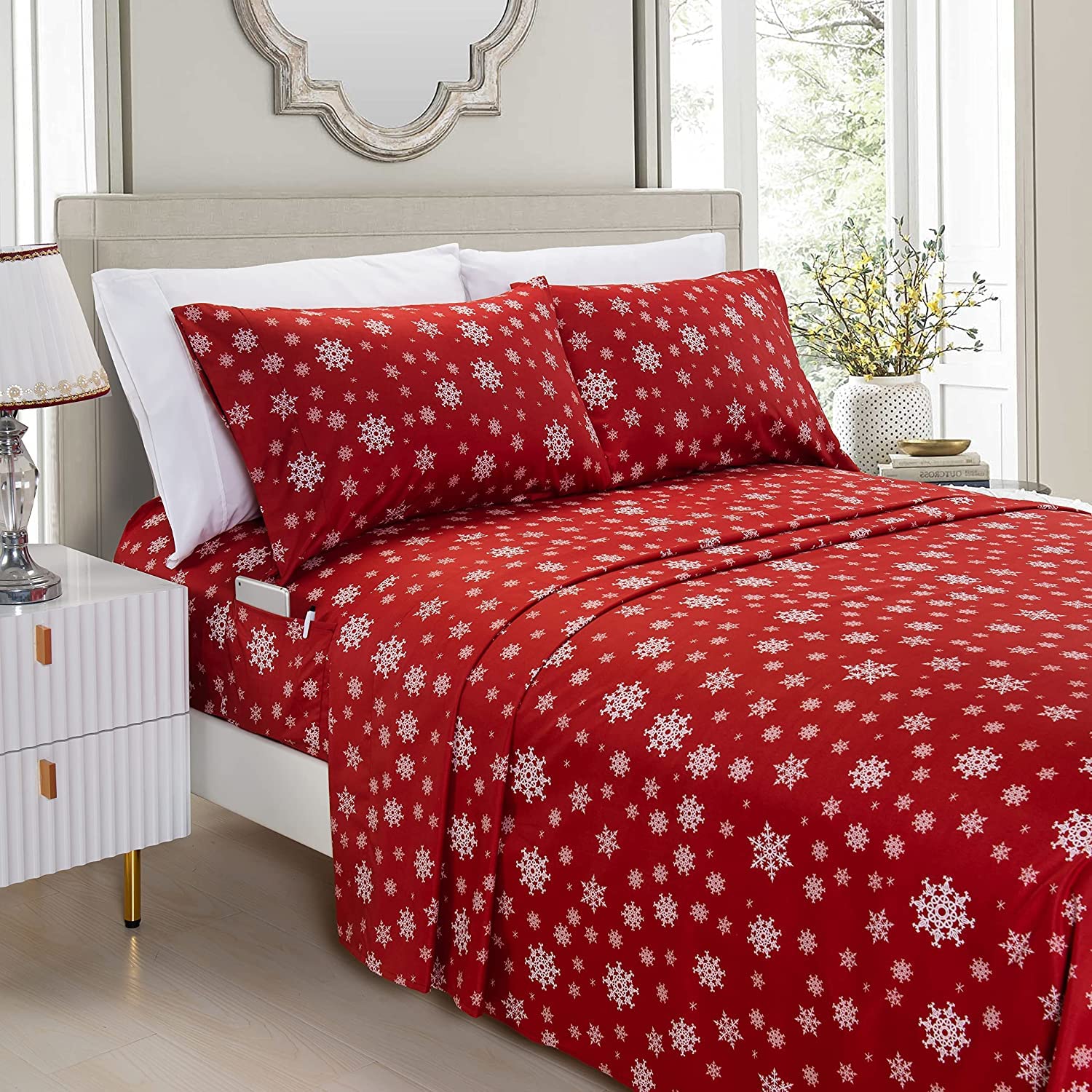 Elegant Comfort close-up of double-sided pocket on fitted sheet for keeping essentials handy
