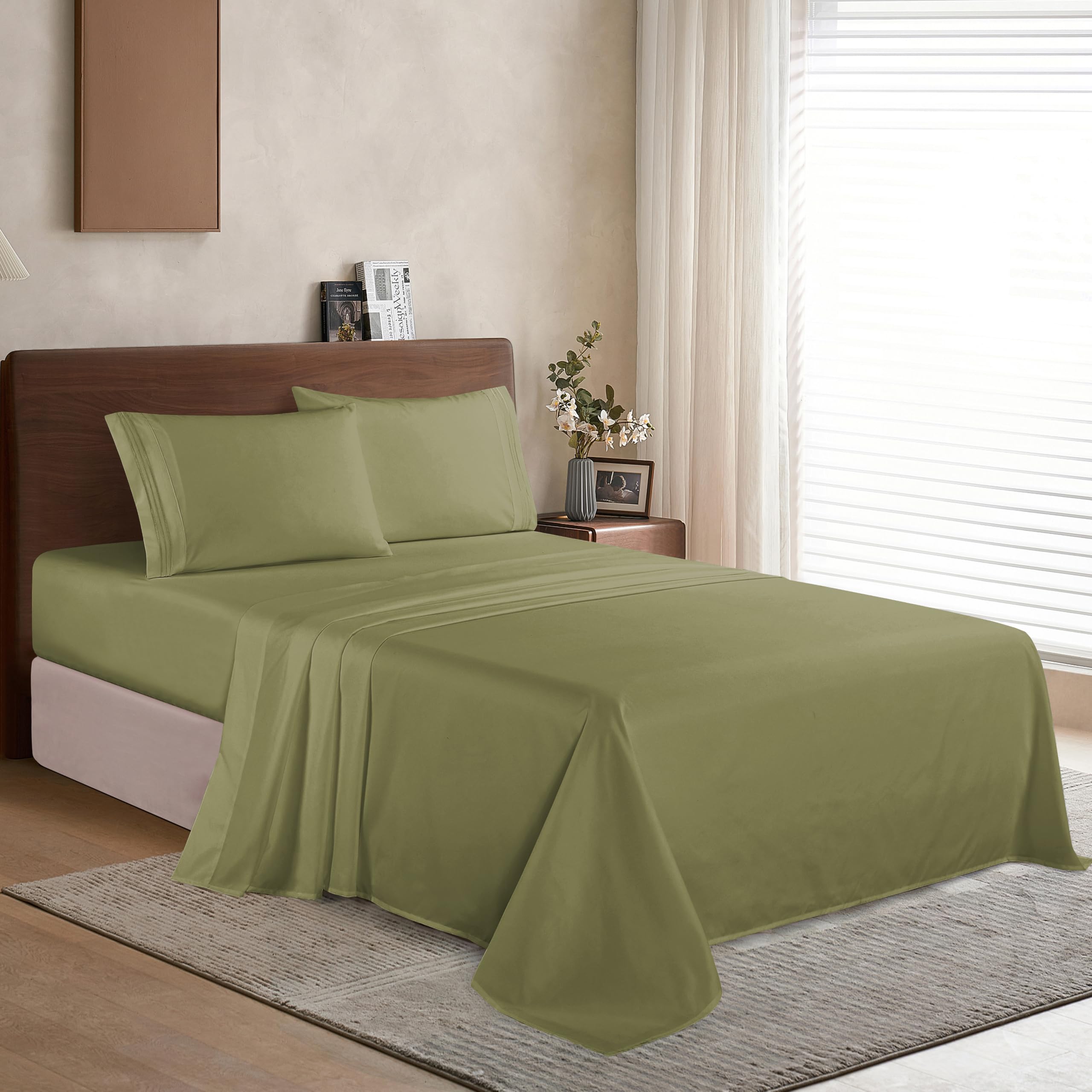 Elegant Comfort deep-pocket fitted sheet detail showing secure fit benefit