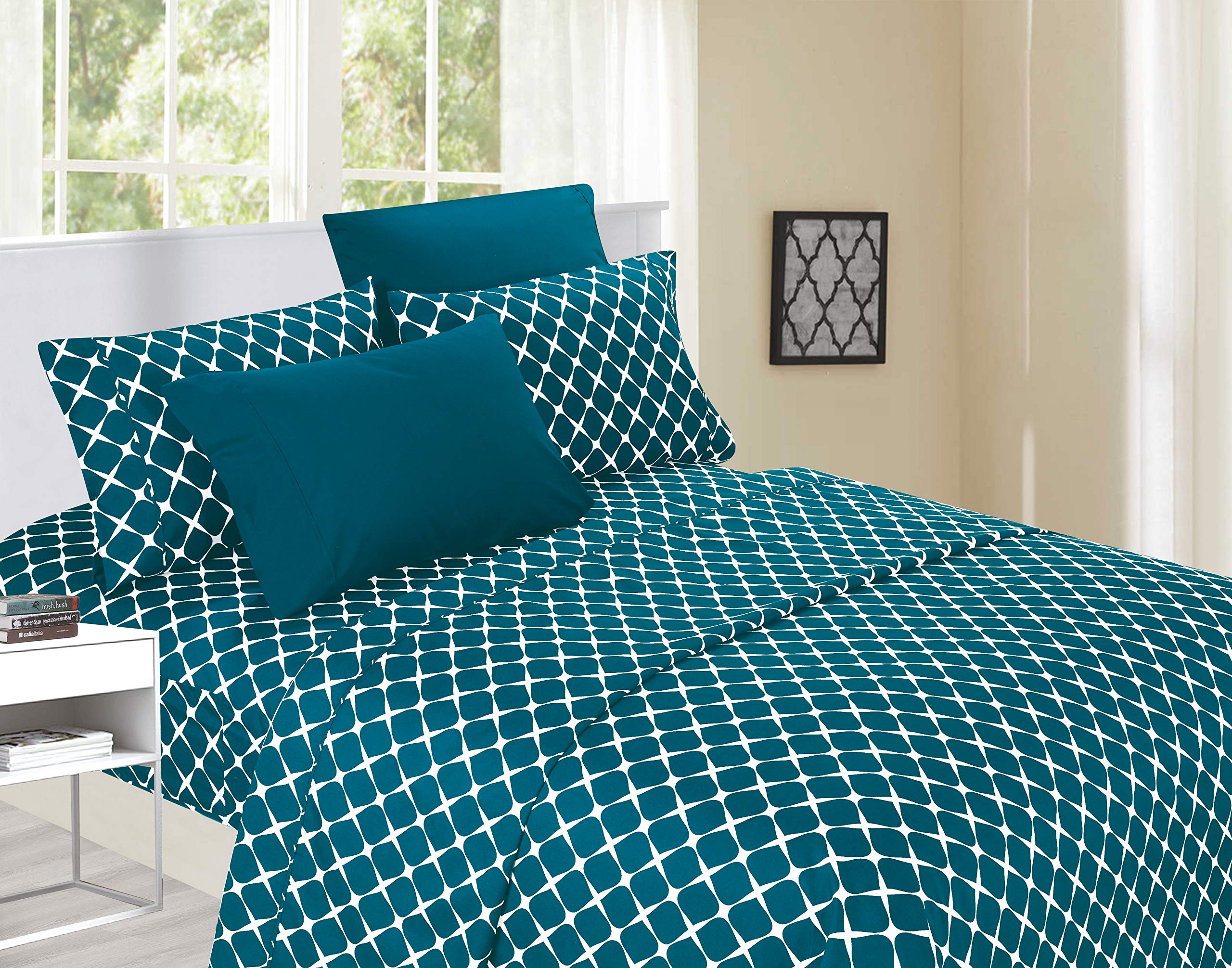 Elegant Comfort close-up of Bloomingdale pattern showing soft texture and color retention