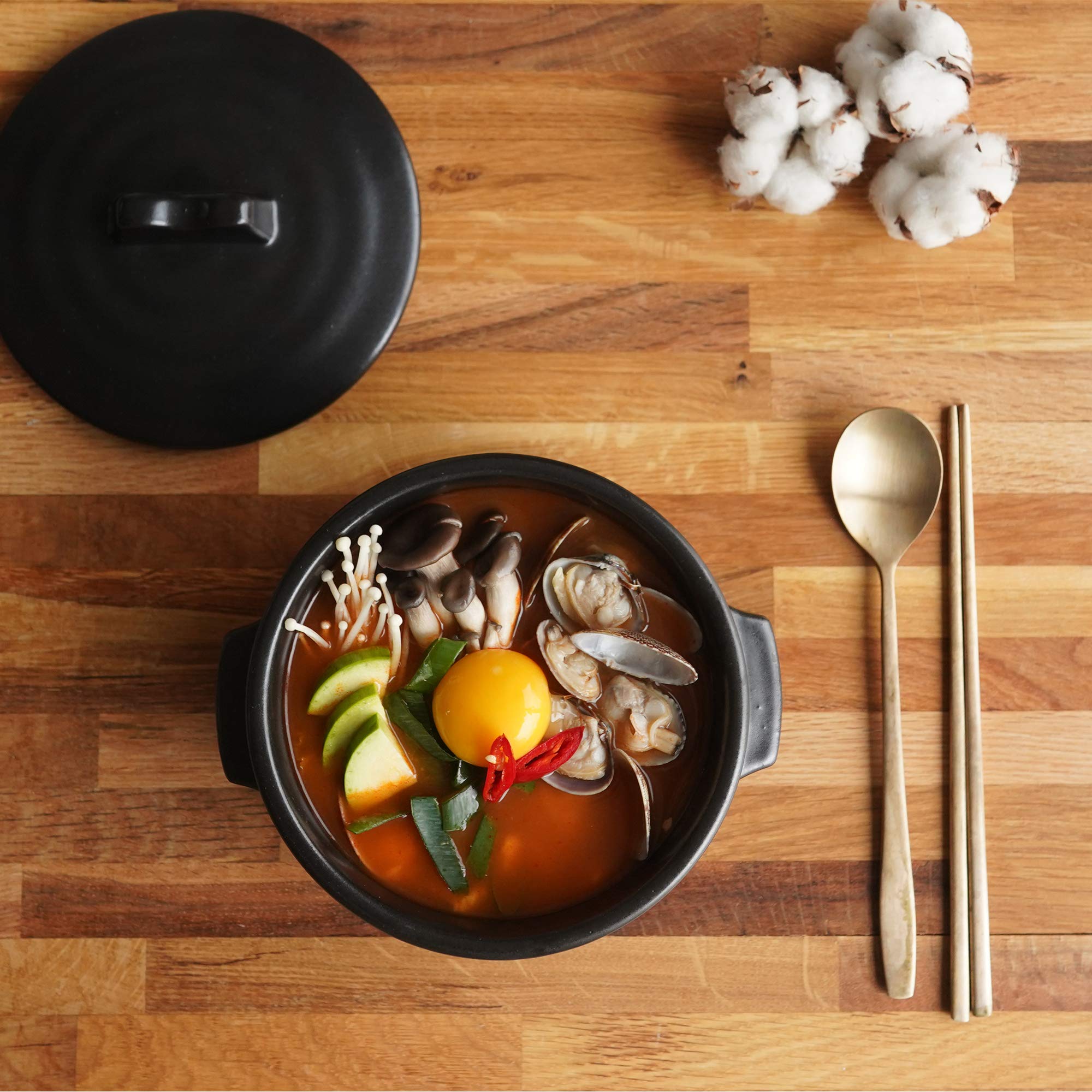 ElinCube bowl next to measuring cup showing 37 oz capacity