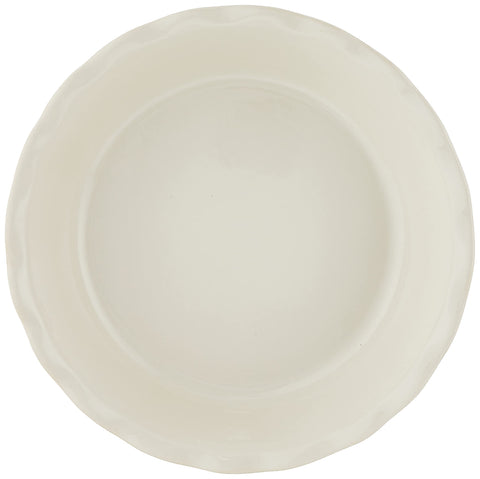 Emile Henry crust edge detail showing fluted rim that supports crisp, even browning