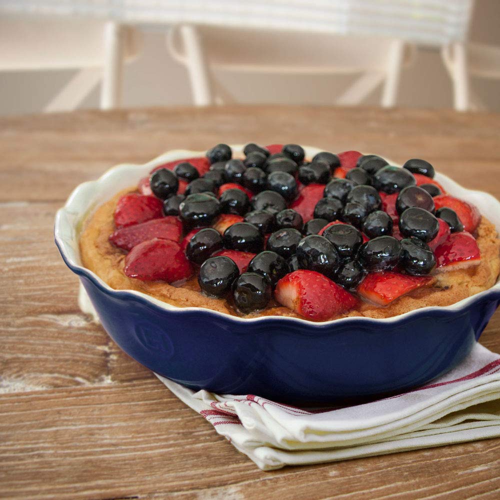 Emile Henry Twilight pie dish side profile highlighting durable rim and even-heat benefit