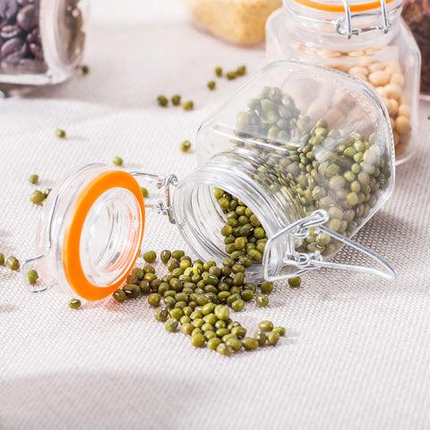 Encheng mini jam-filled jars used as party favors and DIY gifts