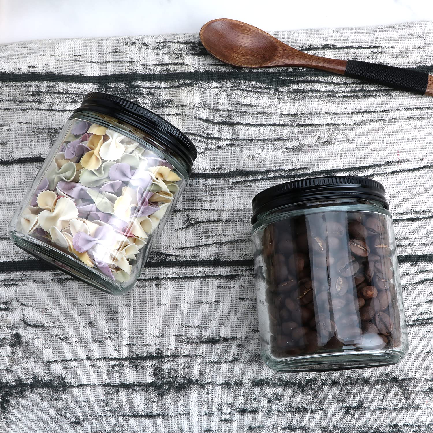 Encheng jar filled with honey showing food storage and freshness benefit