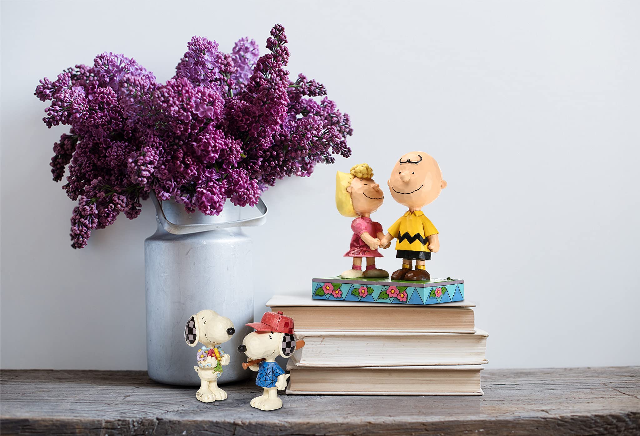 Enesco Jim Shore Snoopy close-up of hand-painted texture and fine carving benefits
