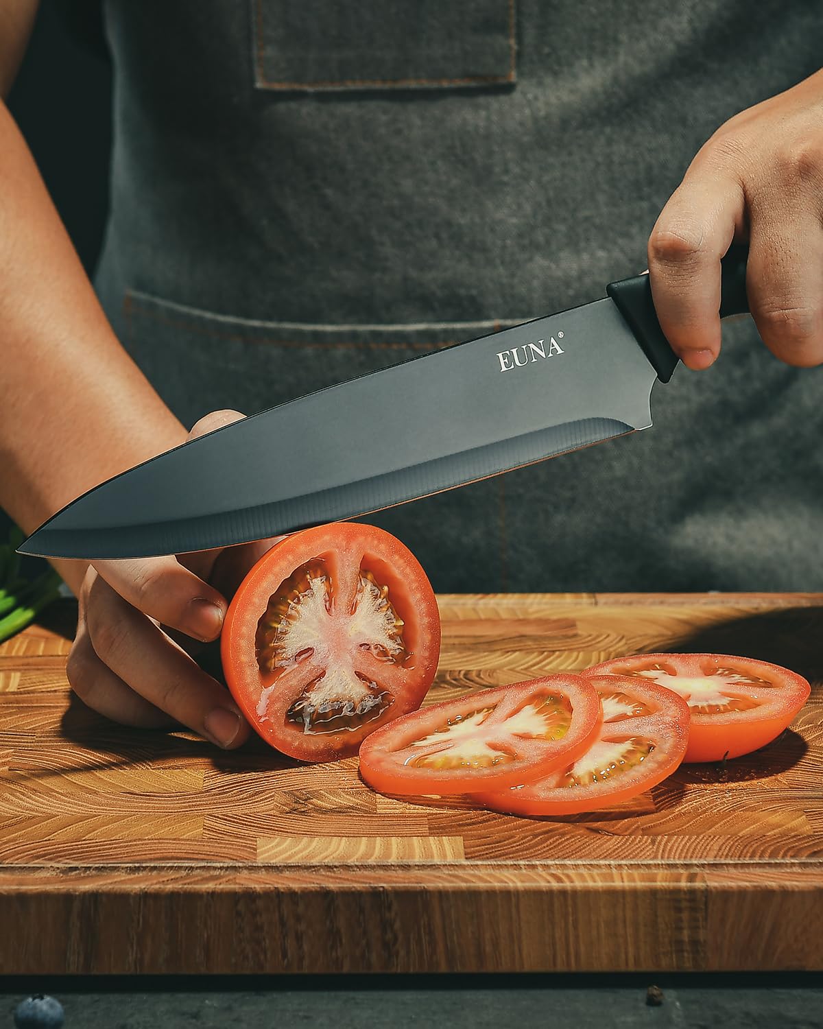 EUNA acrylic block on countertop displaying knives neatly and visibly