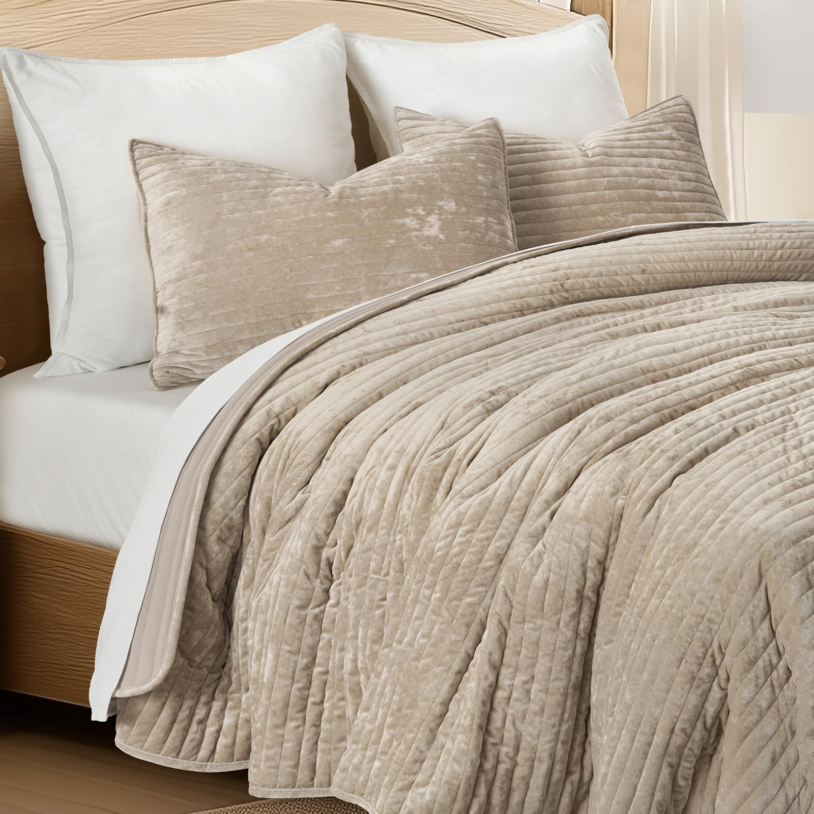 EverGrace corner with piping and hem showing finished edges and long-lasting construction