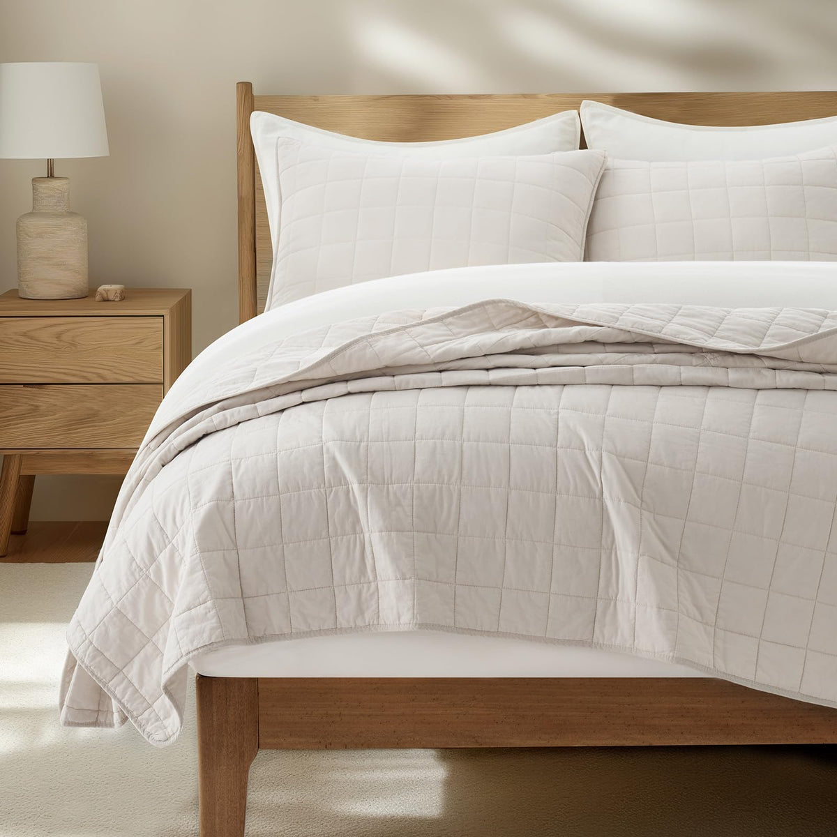 EVERGRACEHOME king quilt front view showing soft birch color and neat finish