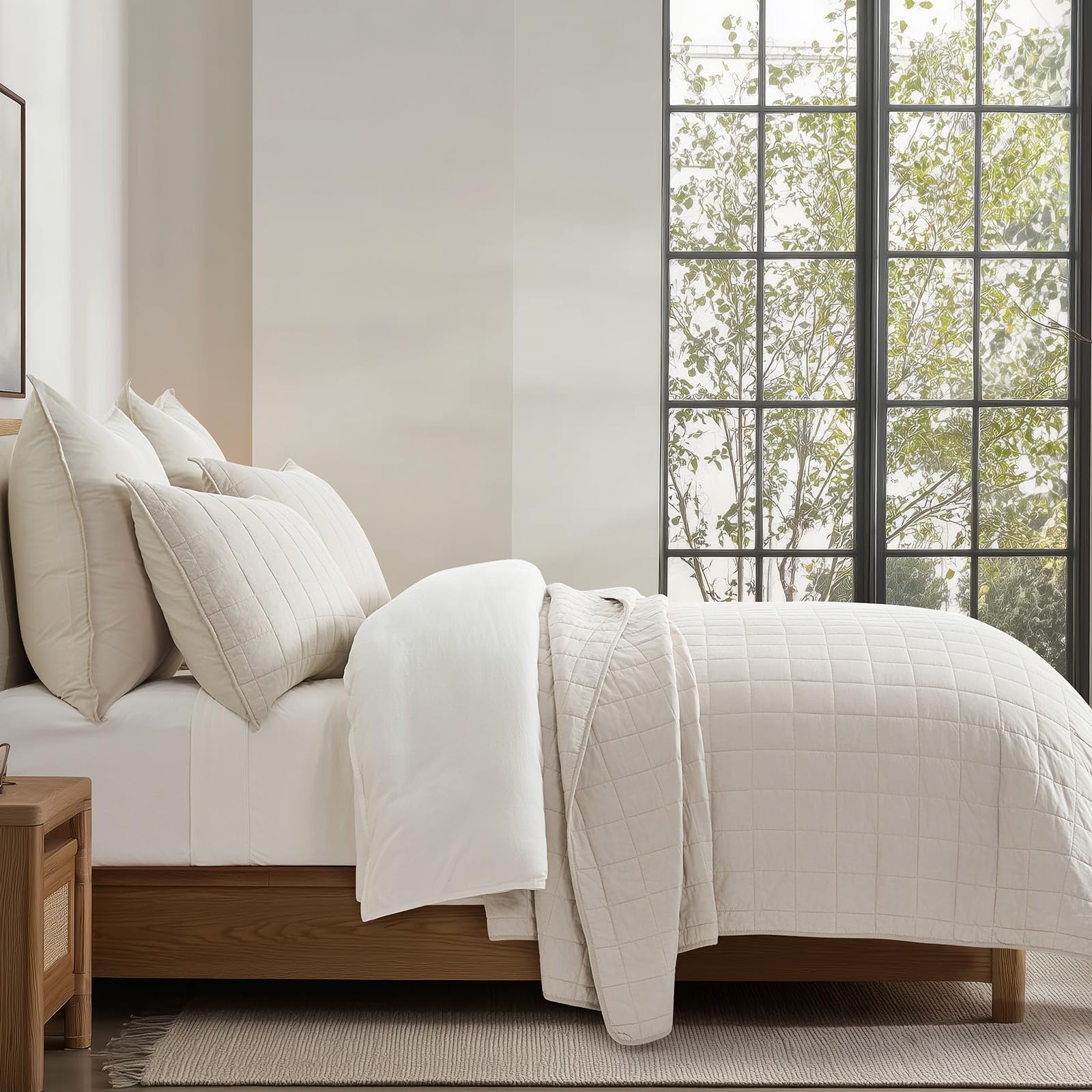 EVERGRACEHOME king quilt styled on bed illustrating cozy, minimalist bedroom appeal