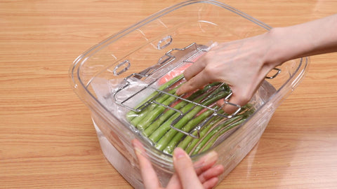EVERIE thickened lip closeup illustrating comfortable carry and spill prevention